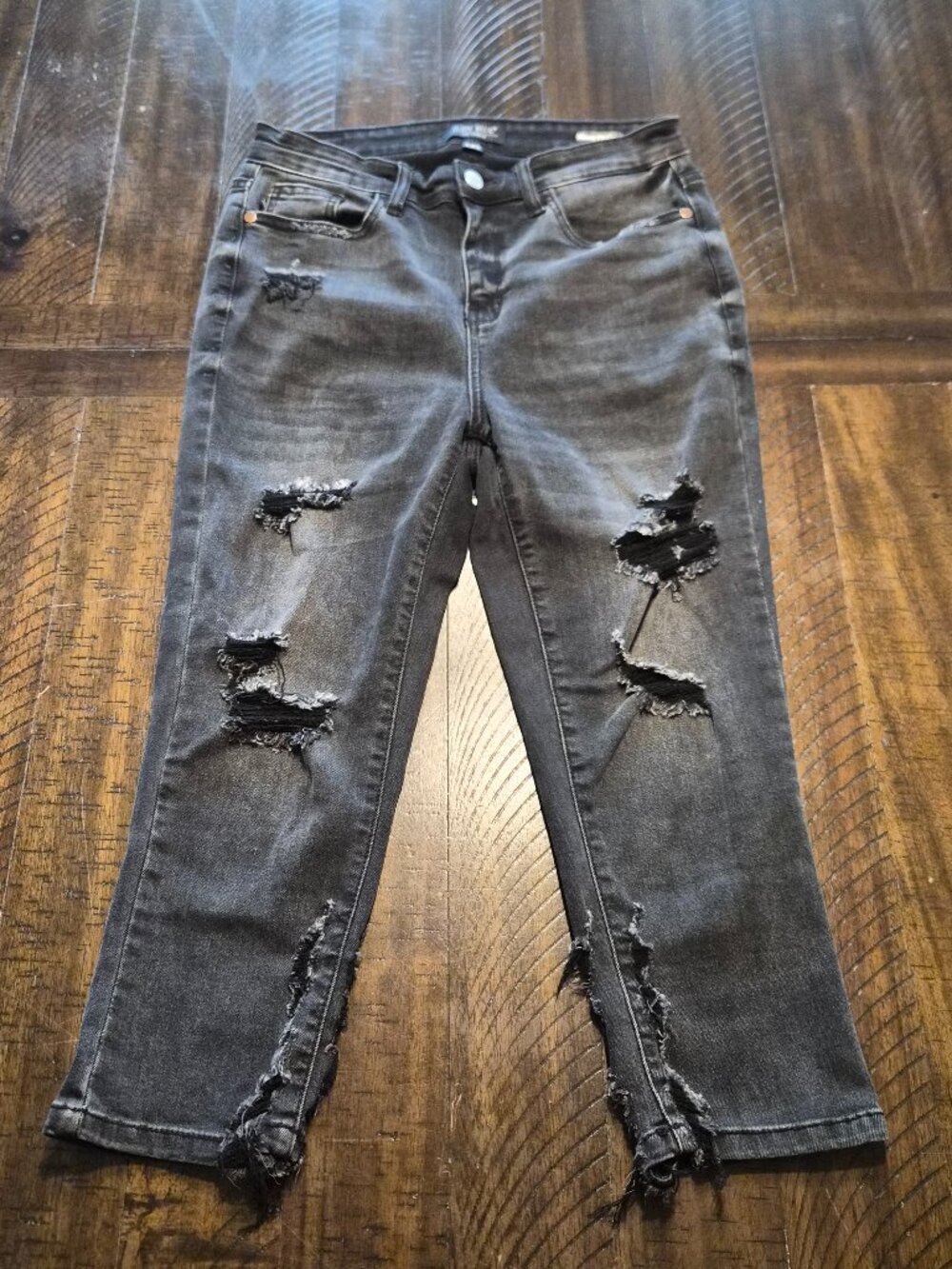 Judy Blue Skinny Fit Capri Jeans Ripped/Frayed Women’s Size 7/28 Black G817